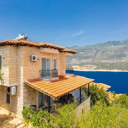 Kastello Villa *